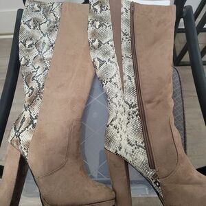 NWOT torrid knee high python boots 7W